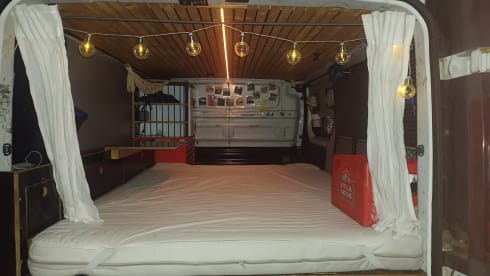 Zelfbouwcamper met dakhangmatten – 2p Renault campervan from 2015