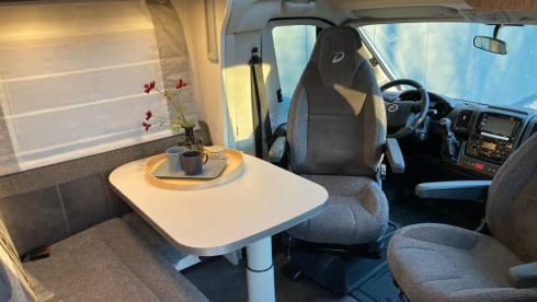 Roxi – Dethleffs Semi-integrated 4p from 2021 (Very nice and complete)