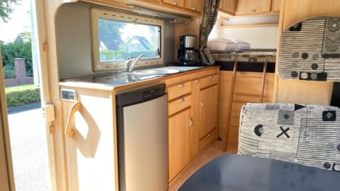 Coosie Camper  – Family camper with tent for 6 people