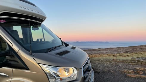 Maverick – Luxury 4 Berth Motorhome (2 lounges, 3 separate sleeping areas)