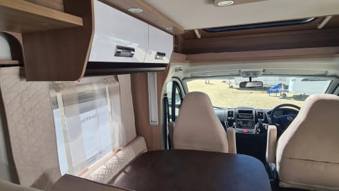Beatrix – 2021  Laika Kosmo 509 4 berth coach built semi-integrated