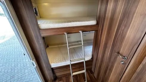 Genieten vol luxe !  – Geniet van alle luxe en gemak in deze prachtige familie camper 