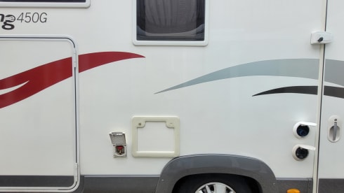 Mijn trots – Spacious 4 person Fiat Ducato Elnagh de luxe semi-integral built in 2016