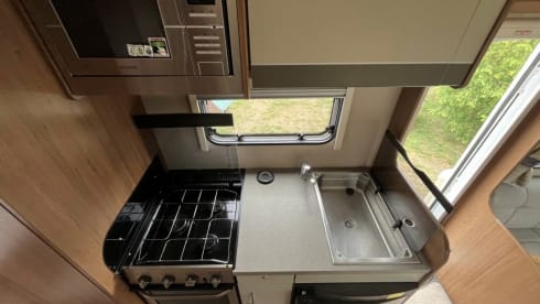 Annie T – 6 berth Autotrail alcove from 2018