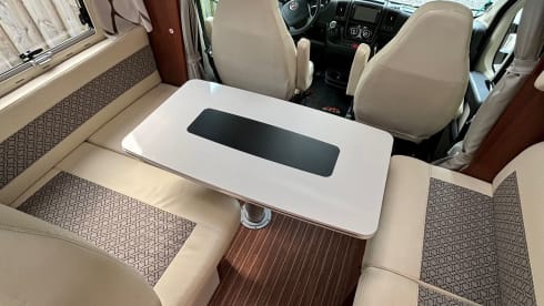 Ons huisje op wielen 🚐 – 5p Rimor alcove from 2018