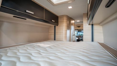 Hotel Kristoffel On the road – 4p Buscamper met hefdak en garage