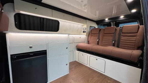 YETI – Ice white Long wheel base VW T6.1 2021 4 birth luxury camper 