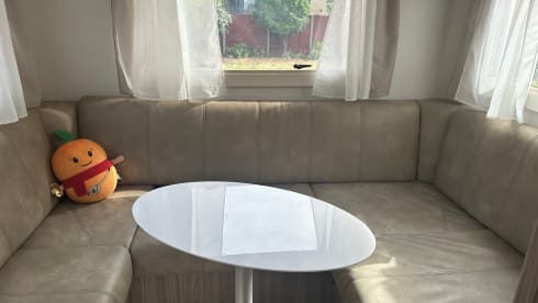 Maxi – 4 berth Benimar T482 automatic