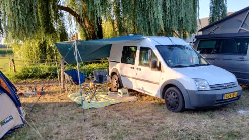 Mia – 2p Ford campervan from 2008