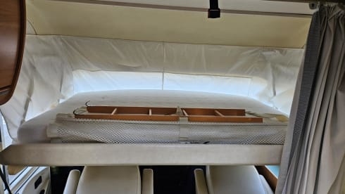 Hymer B700 per 4 persone, integrato da Mercedes del 2005, cambio automatico, patente di guida B o C