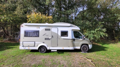 Comfortable and luxurious camper (4 persons)