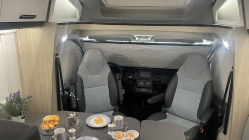Casita on Wheels –  Luxury 4/5p Sun Living semi-integrated from 2022 off-grid