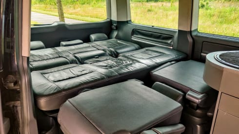 Black 2.5 TDI Multivan T5 Highline Camperbus