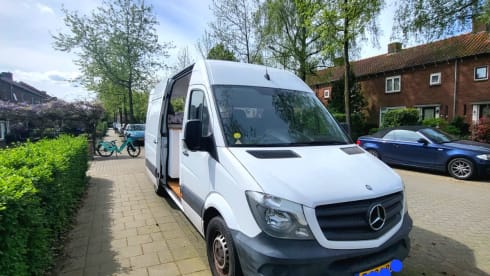 Vinnie de Ven – 2p Mercedes-Benz campervan uit 2014