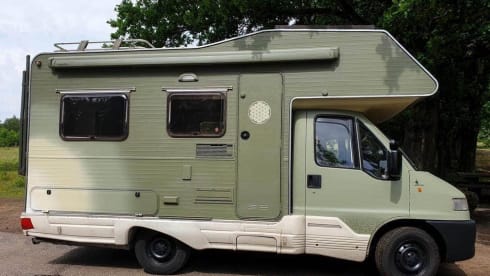 The Wandering Star – Fiat 5beds 4seater solar panels