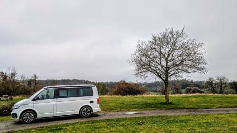 4p Volkswagen campervan uit 2023