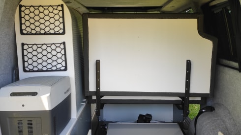 Sturdy Volkswagen T5 bus camper for 2-4 people
