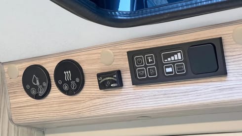 Betty Ruth – Elddis 4 berth Automatic Campervan 2024 With Double Bed Pop Top