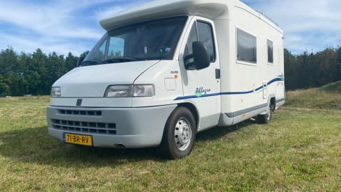 Very neat, luxurious and complete Chausson Allegro 68 with 4 sleeping places.