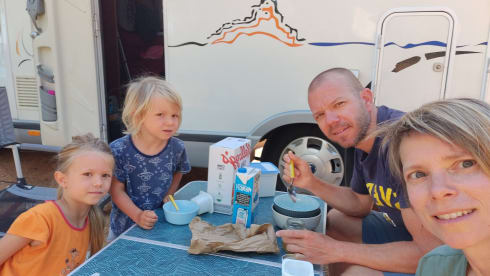 Onze Mobi – Cozy family mobi (4p) with 'everything on and off'!