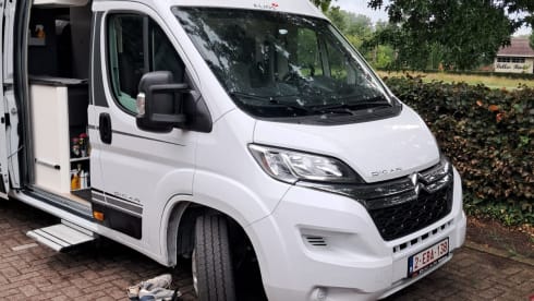 4p Citroën bus uit 2024. ELIOS FAMILY VAN 63