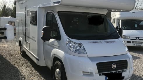 GLYNIS – HOBBY SIESTA DE LUXE A65GM 6 BERTH