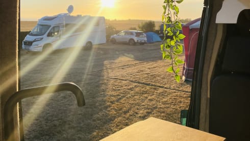 Cilla – 3 berth professionally converted Ford bus (2018)