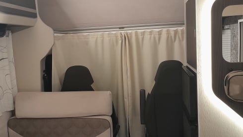 Happy Tour – 6-person Ahorn family camper Alcove 2018 with fixed beds 