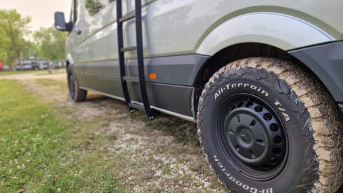 5p Mercedes-Benz bus from 2012
