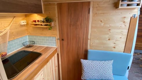 Surf Camper – Off Grid Camperbus Fiat Ducato L2H2 (for hot and cold days)