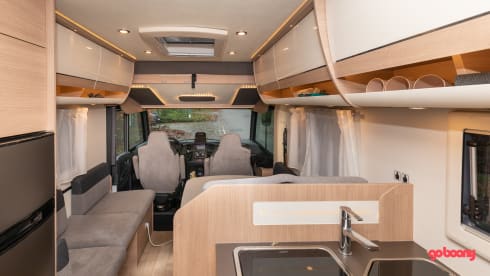 Droom op wielen – Nieuwe Luxueuze Integraal Familiecamper met 6 gordel plaatsen