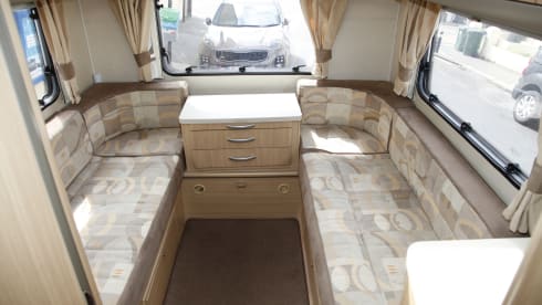 Bessie – 6 berth pet friendly motorhome, based between Brighton and Gatwick