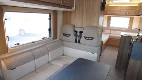 4 berth Swift Escape 674 Motorhome