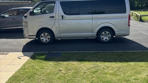 Yoshi – 4 berth Toyota campervan from 2010