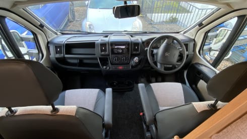 Elddis Autoquest 180 2.2 luxury Motorhome 6 seats 6 belts.