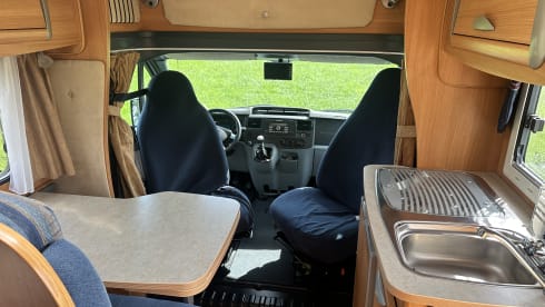 Flash 02 – Compact motorhome of 560 length with air conditioning Flash 02