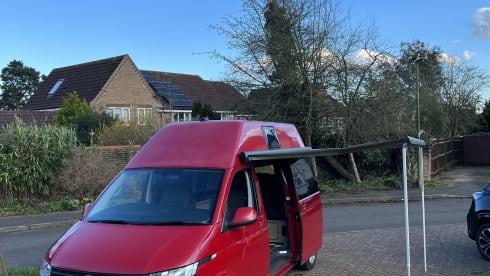 Dolly Daze – 2 berth Volkswagen campervan from 2021