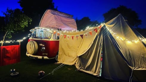 Ruby Tuesday  – Volkswagen Campervan mit 4 Schlafplätzen plus Rundzelt mit 4 Schlafplätzen 