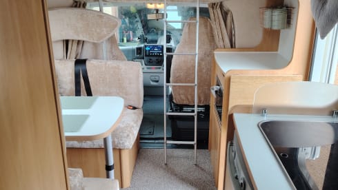 Zaneta –  Family Fiat New Life 6berth/6 belt Motorhome Hire