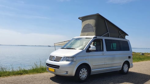 Spaceship – Nice 4p Volkswagen T5 California bus from 2007