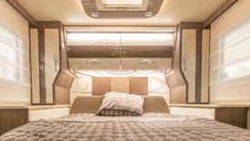 As good as new MC Louis 481 Semi-integrated for rent
