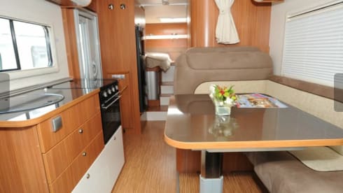 Thuismobiel – 4p Adria Mobil integrated uit 2010