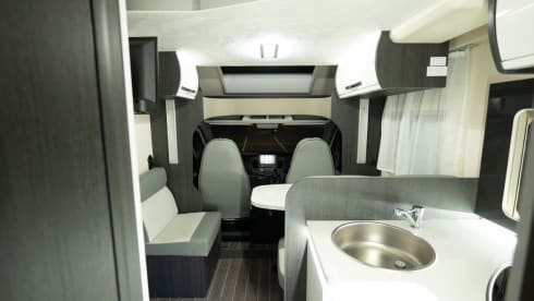 5 berth Ford roller team 685