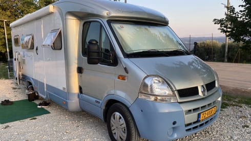 easy –  fantastic complete Bürstner semi-integrated.