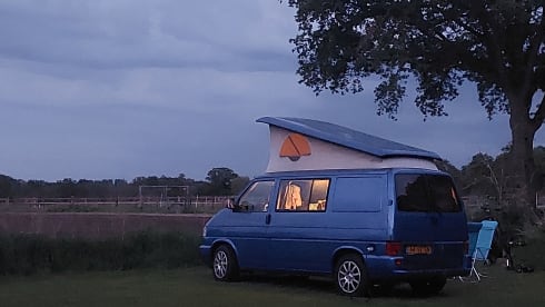 4p Volkswagen bus from 2001