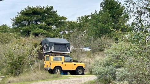 Kamperen met een oud land rovertje