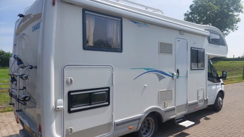 Campie  – Spacious 5p camper with XXL garage 
