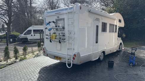 Francesca – 7 berth Fiat alcove from 2010