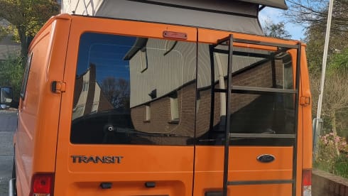 4p Ford campervan uit 2009