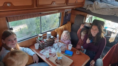 6-person cozy family camper 